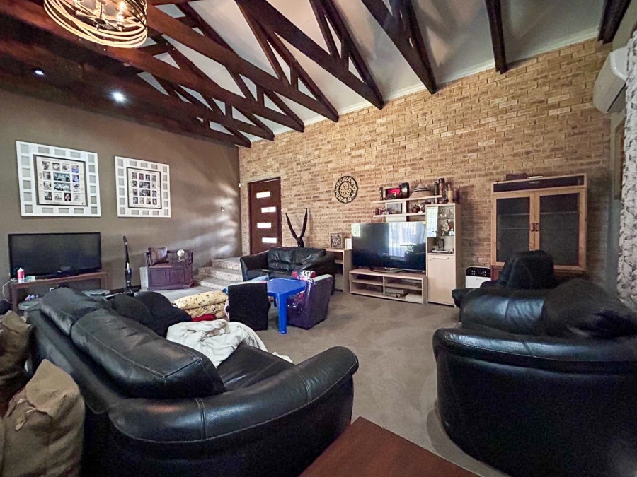 5 Bedroom Property for Sale in Lindequesdrif North West